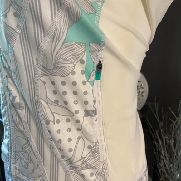 Vintage Lululemon Vest with Side Mesh Panels with Grey/Turquoise Lily Pattern - Picture 5 of 16